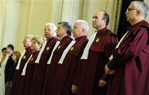 Opoziţia nu crede în angajamentele stahanoviste ale PSD în privinţa revizuirii Constituţiei