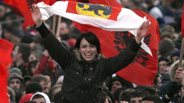 Parlamentul European încurajează cinci state membre, printre care şi România, să recunoască Kosovo