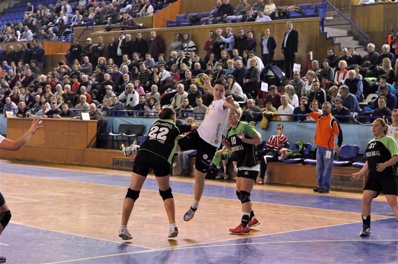 Meci demonstrativ de handbal, în scop caritabil, la Sala Sporturilor