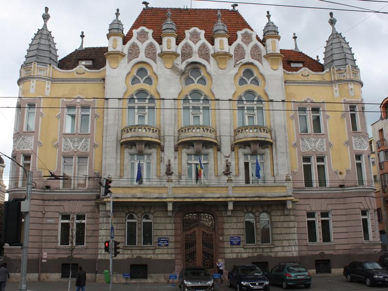 Câţi bani a cheltuit Prefectura Cluj anul trecut. Cât au primit unii angajaţi „sporuri