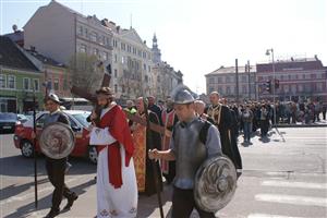 Procesiune de Paşte: Calea Crucii prinde viaţă în centrul Clujului