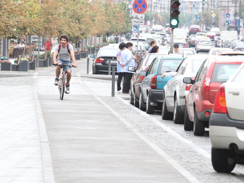 Bicicliştii clujeni ameninţă primăria cu un proces: 
