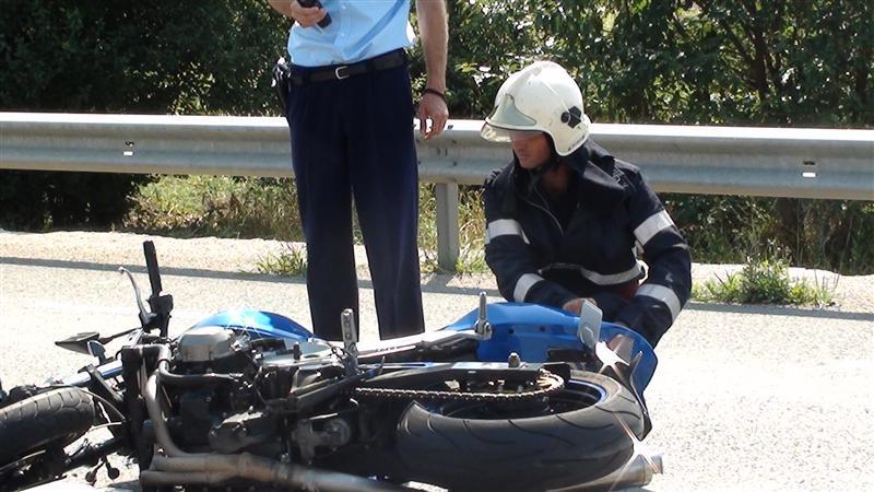 Motociclist, grav rănit de un şofer aiurit în intersecţia accidentelor