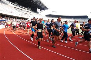 Maratonul internaţional dă peste cap traficul. Se închid zeci de străzi şi se deviază două linii de transport în comun