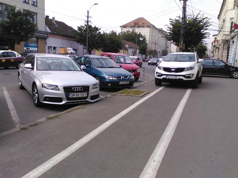 Bicicliştii declară război şoferilor care le blochează pistele. Acţiunea lor, 