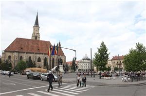 Se înmulţeşte piatra cubică în Unirii. O latură a pieţei devine pietonală 