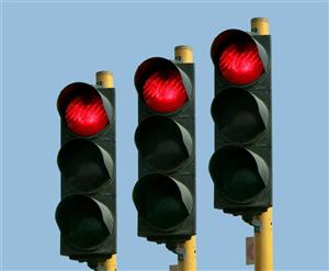 Începe montarea semafoarelor inteligente în Floreşti. Sensurile giratorii de pe DN1, în „stand-by