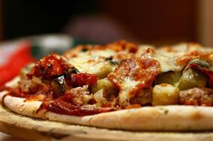 Teodorovici revine: clientul nu trebuie să meargă la pizzerie după bon pe bacşiş, curierul să declare