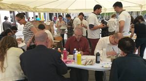 Explozie de culoare în centrul oraşului. Clujenii sunt chemaţi să picteze un mozaic uriaş GALERIE FOTO