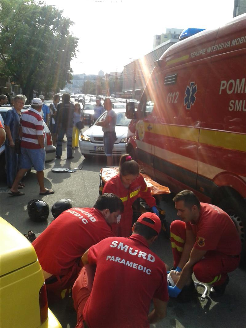 Alcoolul, viteza excesivă şi carosabilul umed, combinaţie nefastă: accident cu două victime