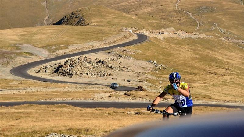 Iulius Mall îl susţine pe Marius Bucur în „Turul României pe Graniţă cu Bicicleta” (P)