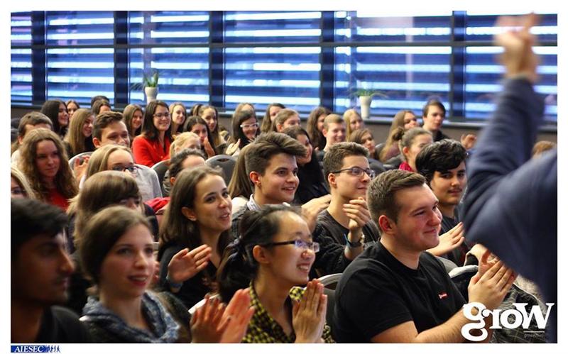 S-a dat startul unui nou sezon de dezvoltare personală prin educaţie non-formală pentru liceeni