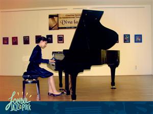 O tânără pianistă din Cluj, prima bursieră a fondului Jazz in the Park VIDEO