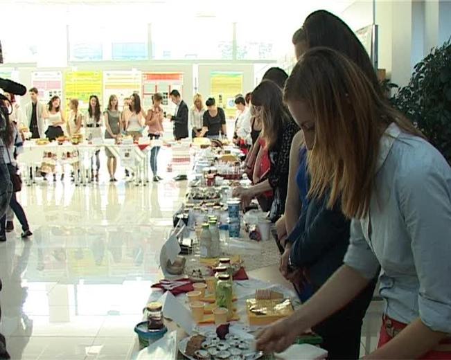 Festivalul Alimentului, pe cale să înceapă. Clujenii sunt aşteptaţi să guste preparatele studenţilor