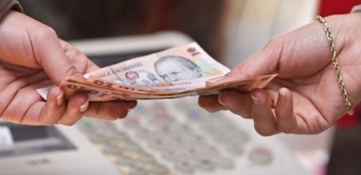 Aveţi grijă cui vă daţi banii! Au vrut să-şi înmatriculeze maşinile şi au căzut în plasa unui ţepar