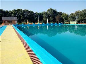 Unde va racoriti! Doua stranduri, un bazin olimpic si un parc acvatic, deschise in aceasta vara