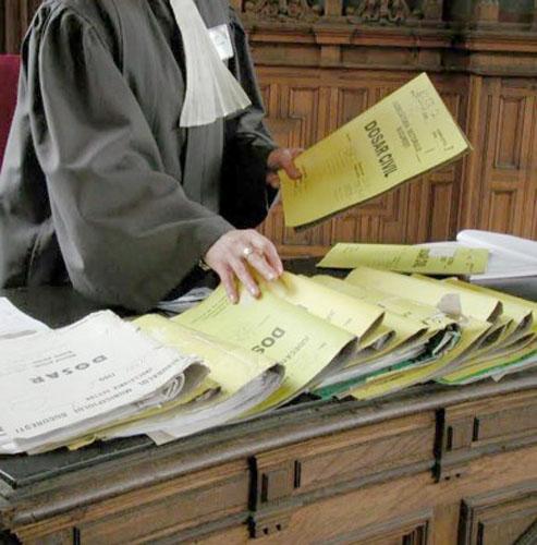 Bărbat, cercetat pentru că şi-a schimbat mărturia. Dosarul vizează infracţiuni silvice