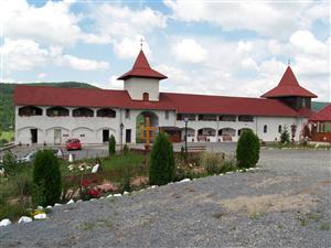 REPORTAJ Incursiune savuroasă la tabăra naţională de iconografie de la Mănăstirea Voivodeni