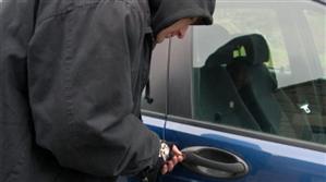 Atenţie unde parcaţi! Spărgătorii de autoturisme sunt mereu pe fază