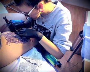 Peste 50 de artiști tatuatori din întreaga lume vin la Untold