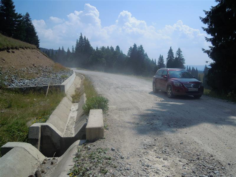 Reabilitarea drumului Răchițele – Prislop – Ic Ponor, din nou în linie dreaptă. Au fost demarate lucrările