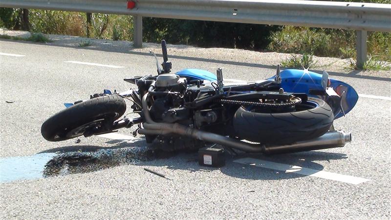 Motociclist, lovit în plin de un şofer în centrul oraşului