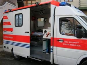 Deces misterios: au chemat ambulanţa, iar când aceasta a ajuns, apelantul s-a făcut nevăzut şi şi-a închis telefonul 