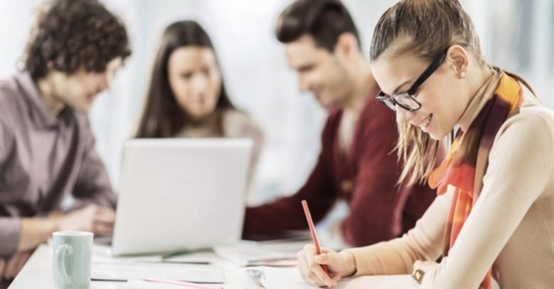 Fără impozit pe venit pentru absolvenţii de IT care lucrează într-o companie de profil