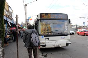 Fară transport în comun pe timpul nopţii. Care sunt argumentele invocate de Emil Boc