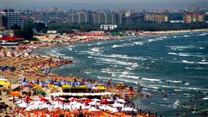 Staţiunile sunt la capacitate maximă. Peste 200.000 de turişti, pe litoral