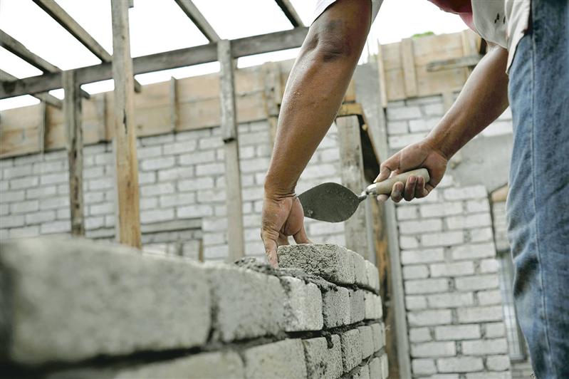 Lucrările de construcţii au crescut în primul semestru cu peste 10%