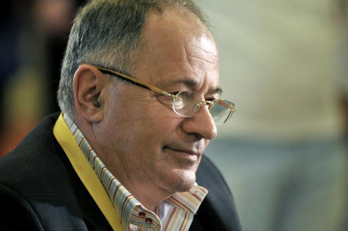 Eduard Hellvig, primul pas. E mic? E mare?