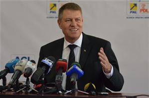 Iohannis, preşedintele plimbăreţ. Statistică incredibilă: 23 de vizite peste hotare în opt luni de mandat