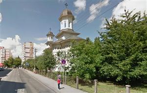 Din minunăţiile Clujului: soţia unui preot, îngropată în curtea unei biserici, în prezenţa ÎPS Andreicuţ