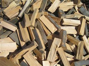 Hoţii de lemne s-au şmecherit: nu mai fură din pădure, ci din curţile oamenilor