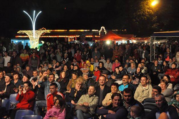 Floreştiul îmbracă straie de sărbătoare într-o nouă locaţie. Cu ce sunt ademeniţi locuitorii