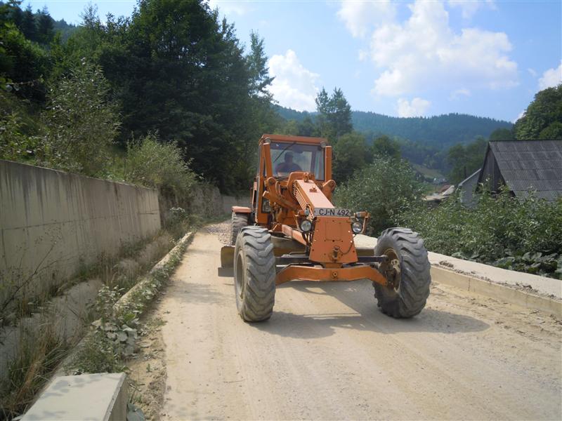 Asfalt nou pe drumul turistic Răchiţele - Ic Ponor. Stadiul lucrărilor GALERIE FOTO