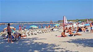 Turiştii cheltuiesc în vacanţă mai puţin la Neptun decât în Bulgaria, Grecia sau Turcia