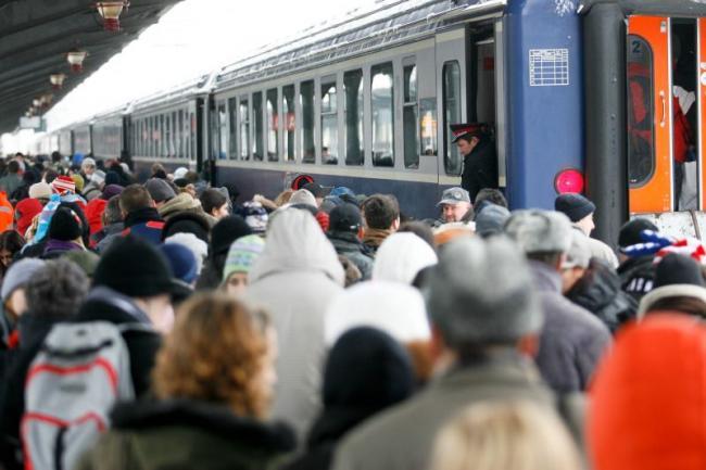 CFR Călători recomandă pasagerilor să evite schimbarea trenurilor în Budapesta din cauza migranţilor
