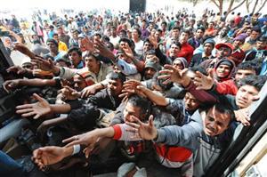 România va lua o decizie privind cotele de refugiaţi după ce va fi prezentat planul CE
