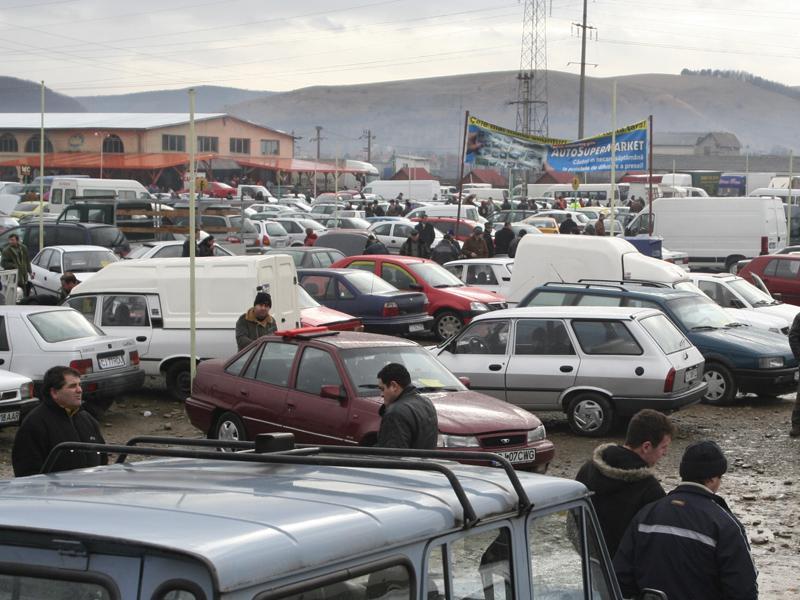 Afacerile comerţului auto au crescut cu 7,8% la 7 luni. Cele din serviciile pentru populaţie,cu 5,3%