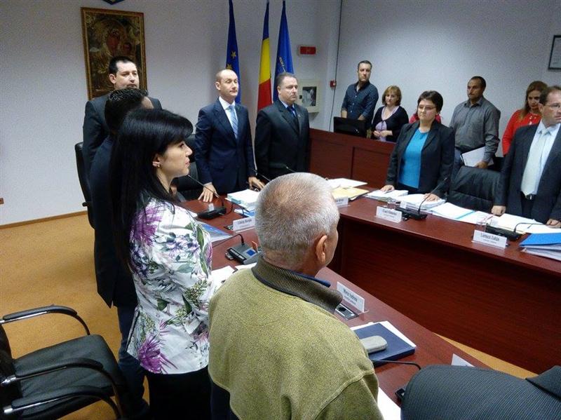 Şedinţă cu scântei la judeţ. 