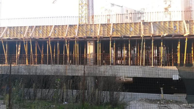 O firmă a omului de afaceri Ioan Bene întârzie un parking al primăriei