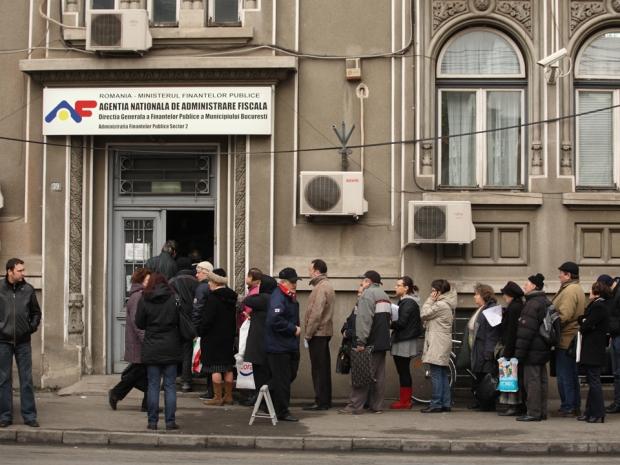 Statul a încasat mai mulţi bani de la români