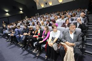 A început competiţia scurtmetrajelor la Comedy Cluj. Cine face parte din juriu