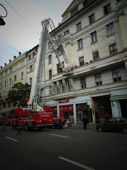 Pericol în centrul Clujului: cade tencuiala!