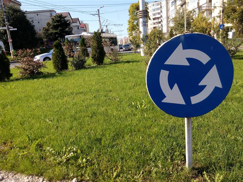 Sens giratoriu EXPERIMENTAL în Piaţa Lucian Blaga. Ce s-a decis cu RADARELE fixe