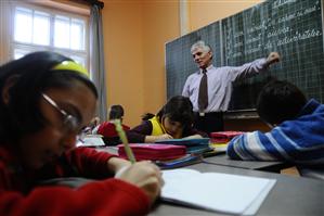 Piaţa neagră a meditaţiilor. Câţi dascăli îşi declară veniturile suplimentare şi cât au câştigat în 2014
