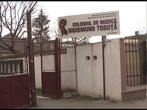 Învăţătoarea “jumătate de creier”, suspendată de la catedră
