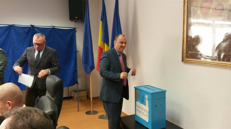 Lovitură de teatru la județ. Liberalii nu şi-au putut impune omul la conducere